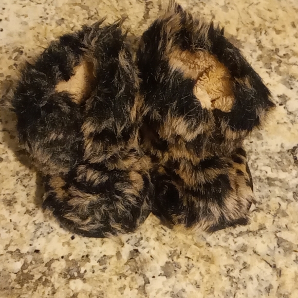 fur boots - Picture 1 of 3